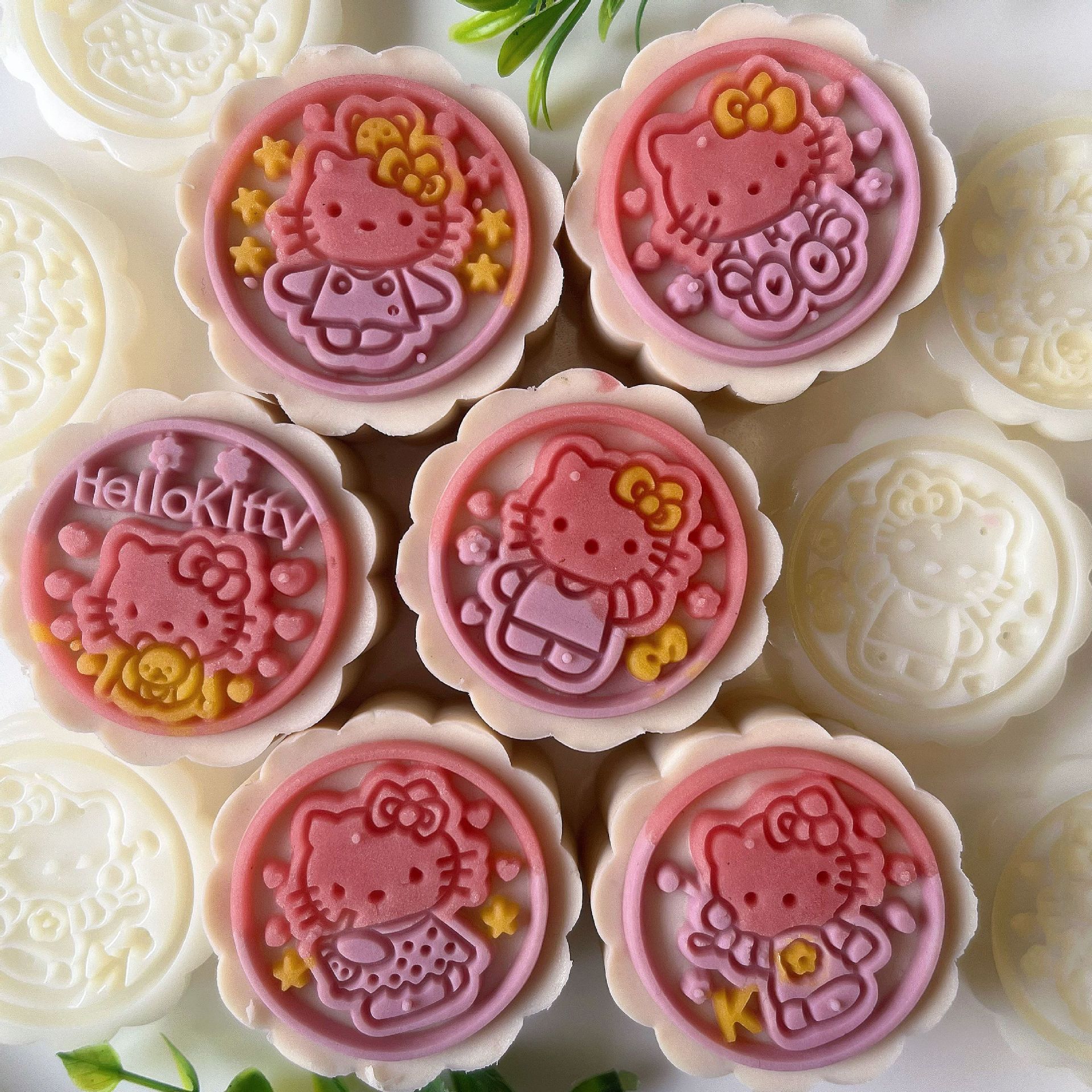 Hongyin Zhenpin 2024 New 50 Cream Cute Cartoon and Other Baking Taoshan Iceskin Moon Cake Mold