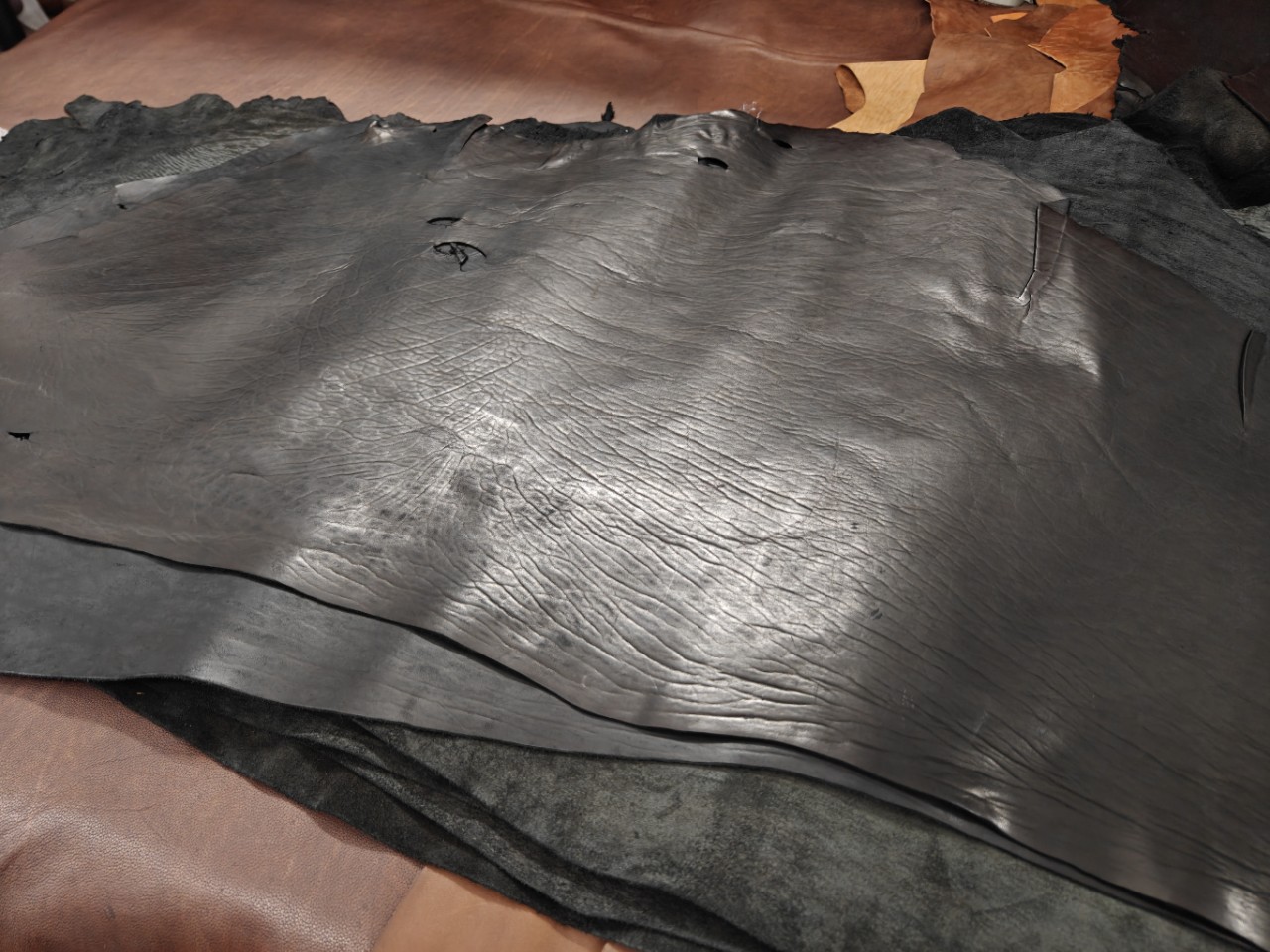 Vegetable-Tanned Horsehide Half-Cut with Horse Hip, Approximately 1.8mm, Soft Feel, Suitable for Clothing, Handbags, and Work Boots