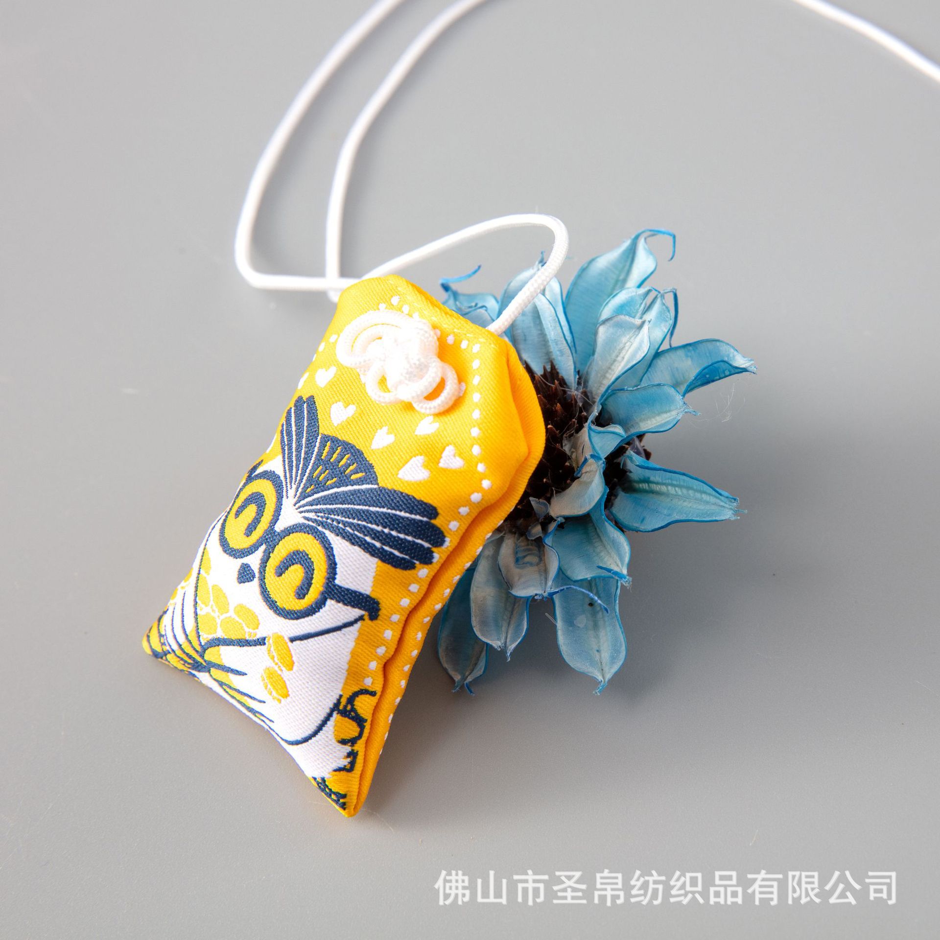 Star peripheral gifts Royal Guard logo custom Chinese antique creative carry-on sachet embroidery peace bag set