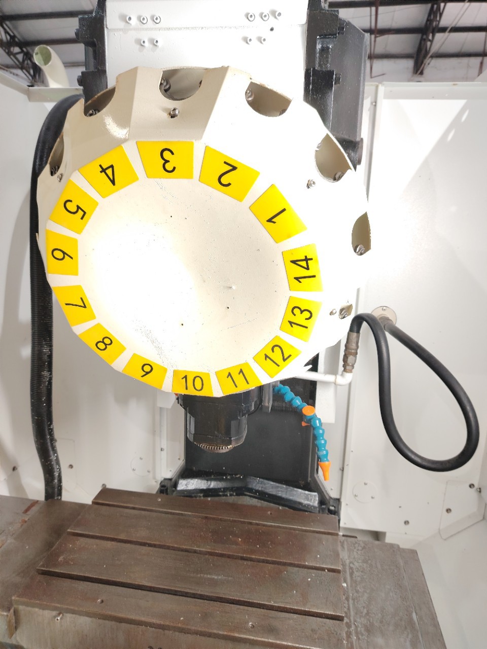 Japan Fanuc T14Ide Small Yellow Machine Drilling and Tapping Center Fanuc 18I System Travel 500X400X330