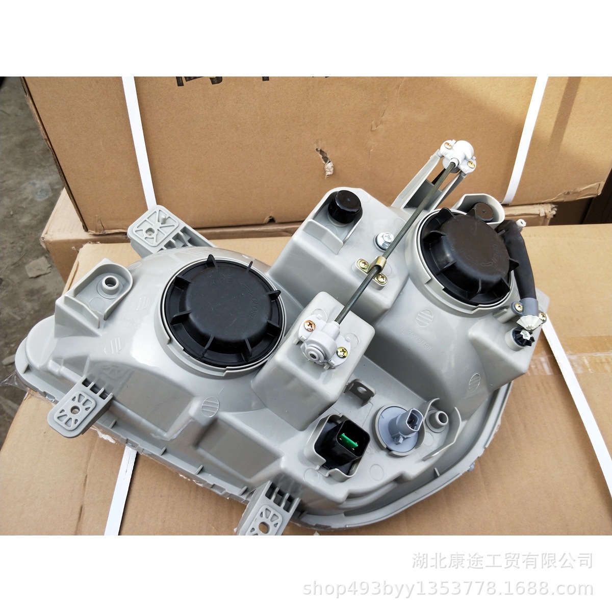 Dongfeng Tianlong headlight T375 right front combination headlight assembly 3772020-C0100 heavy truck accessories
