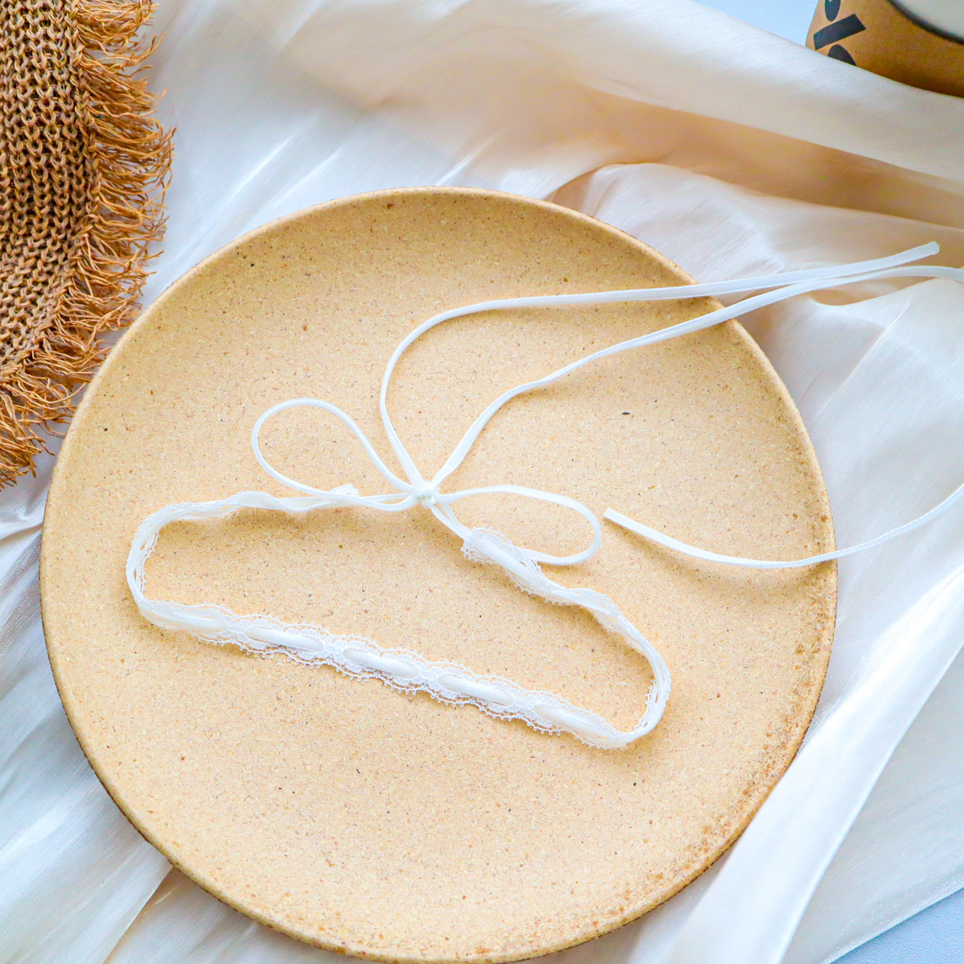 Sweet Cool White Lace Strap Necklace Women's Choker Hot Girl Style Long Collar Vintage Design Sense Streaming Necklace Chain