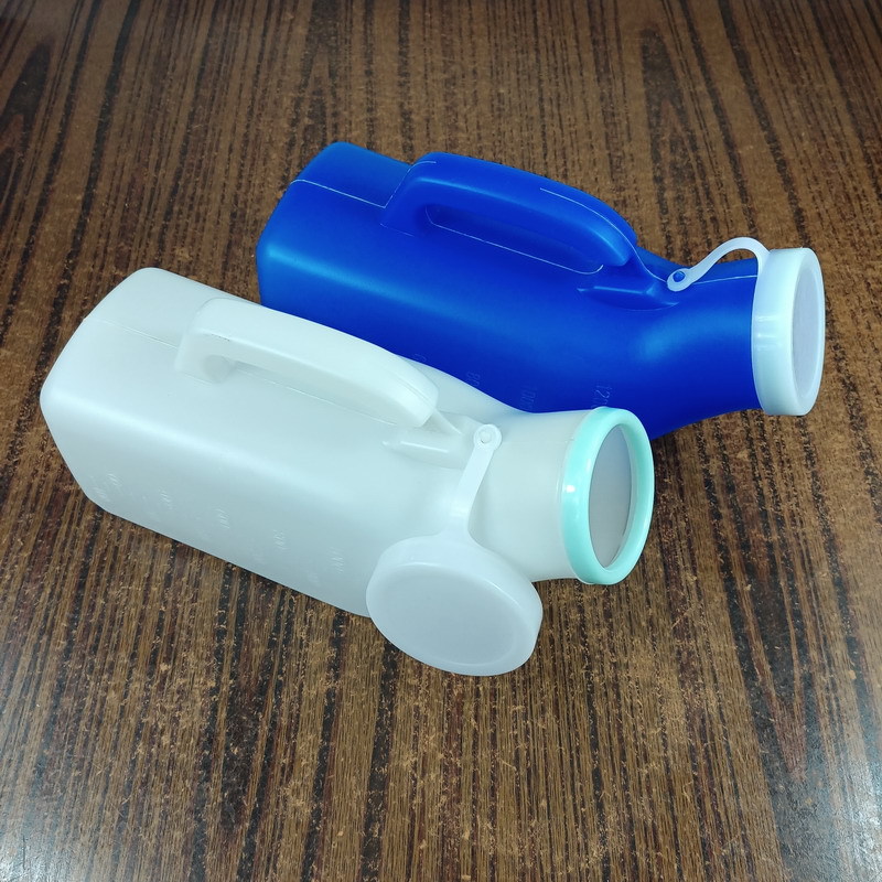 Plastic urinal wholesale for the elderly with scale men's and women's household urinal with lid travel car bed pot