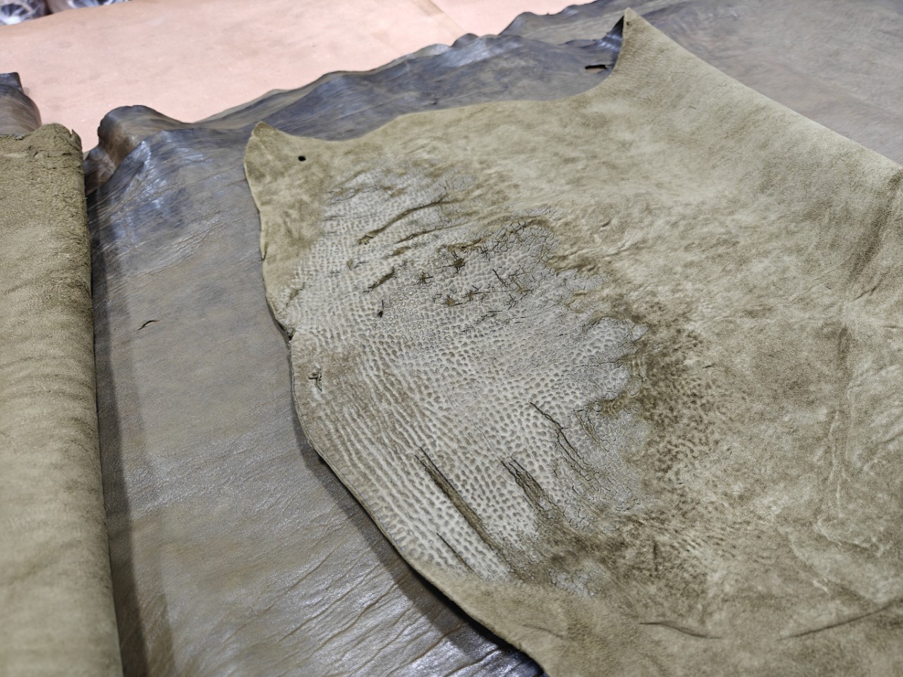 Vegetable-Tanned Horsehide Half-Cut with Horse Hip, Approximately 1.8mm, Soft Feel, Suitable for Clothing, Handbags, and Work Boots