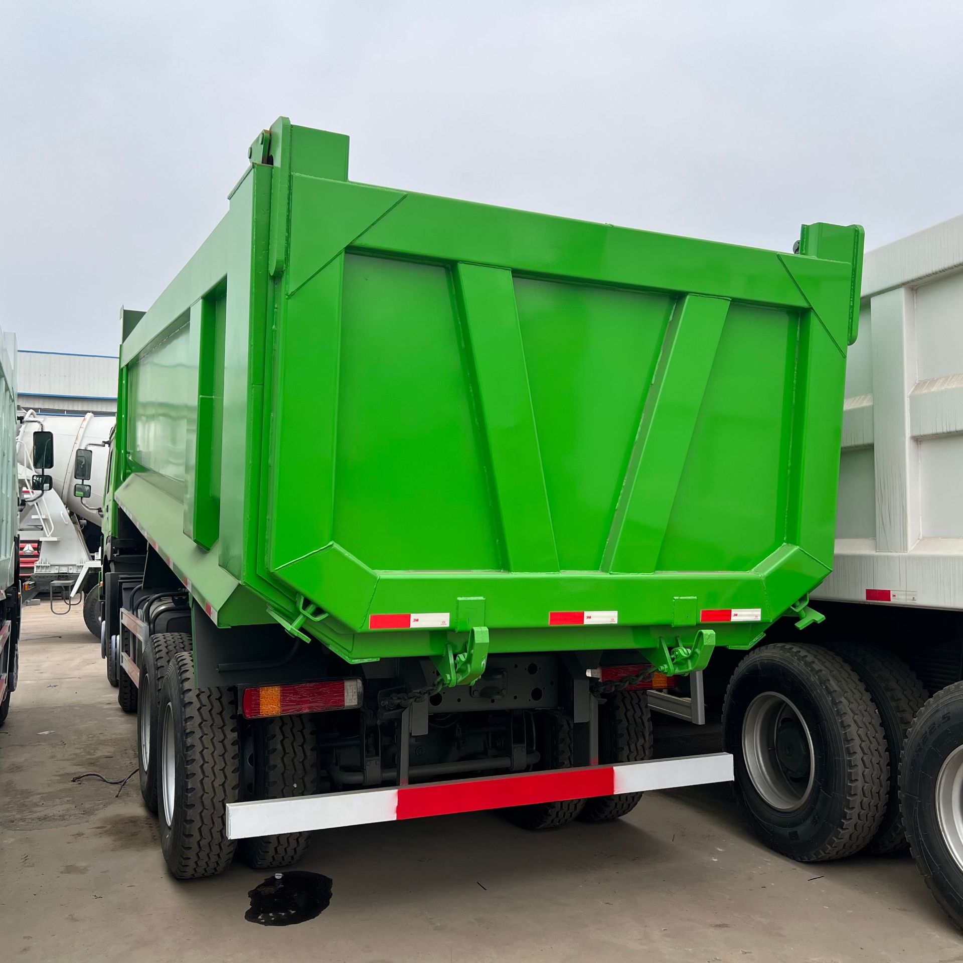 For Sale of Second-Hand Heavy Car Howo Dump Truck 8×4 Front Four Rear Eight Mines Soil Truck Engineering Vehicle