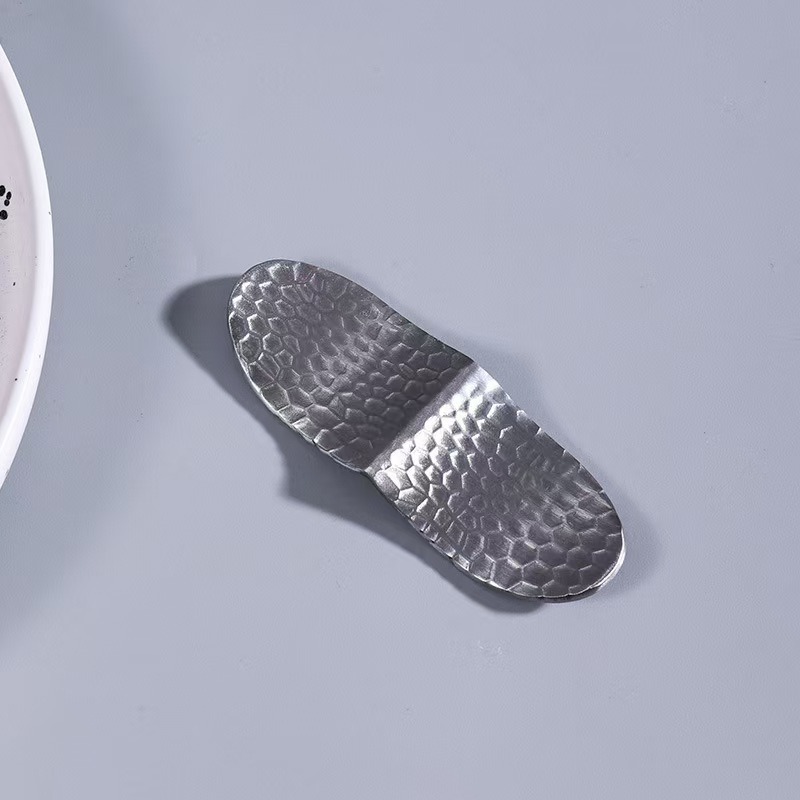 Creative 304 Stainless Steel Hammer Pattern Restaurant Chopsticks Rack Multi-use Chopsticks Pillow Chopsticks Holder Soup Spoon Holder Catering Hotel Set-up