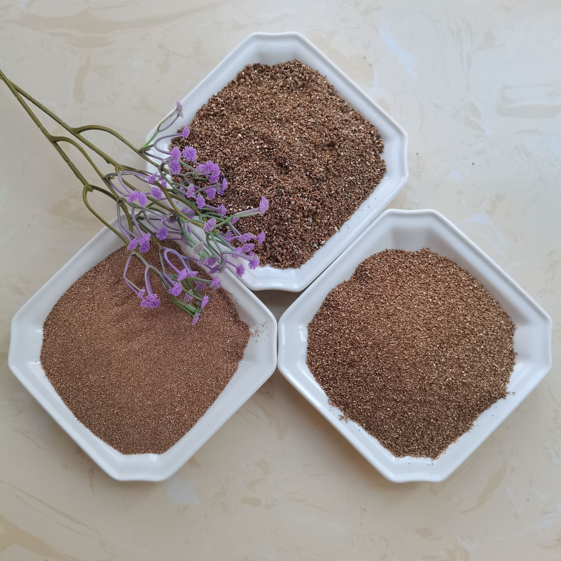 Direct Sales from the Manufacturer: Vermiculite, Fire-Resistant Vermiculite, Vermiculite Powder, Thermal Insulation Building Materials, Large Quantity Available with Excellent Quality