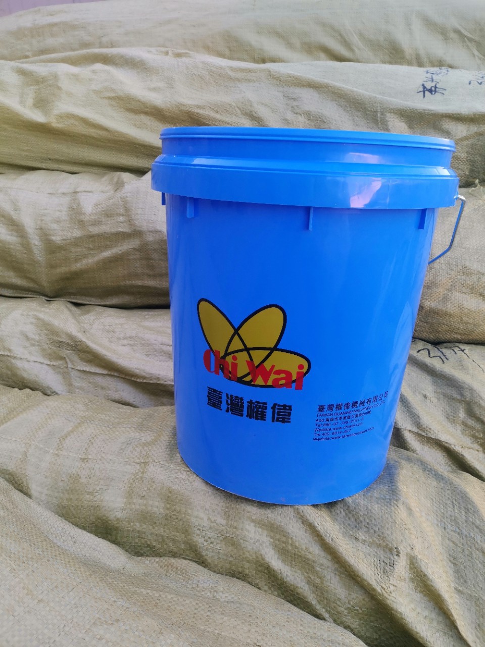 Manufacturer Produces and Processes Printed Various Air Compressor Screw Oil Plastic Barrels, Paint Barrels, Veterinary Medicine Barrels and Chemical Barrels