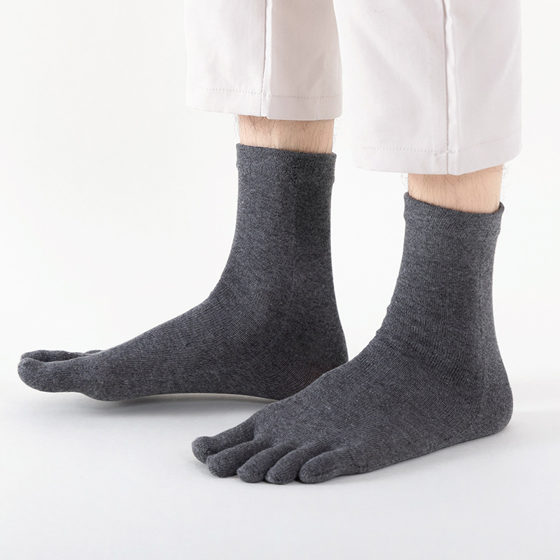Men's Toe Socks, Cotton Socks, Four-Season Mid-Calf Sports Socks, Sweat-Absorbent, Breathable, Non-Stinky Foot Toe Socks, Black and White Split Toe Socks