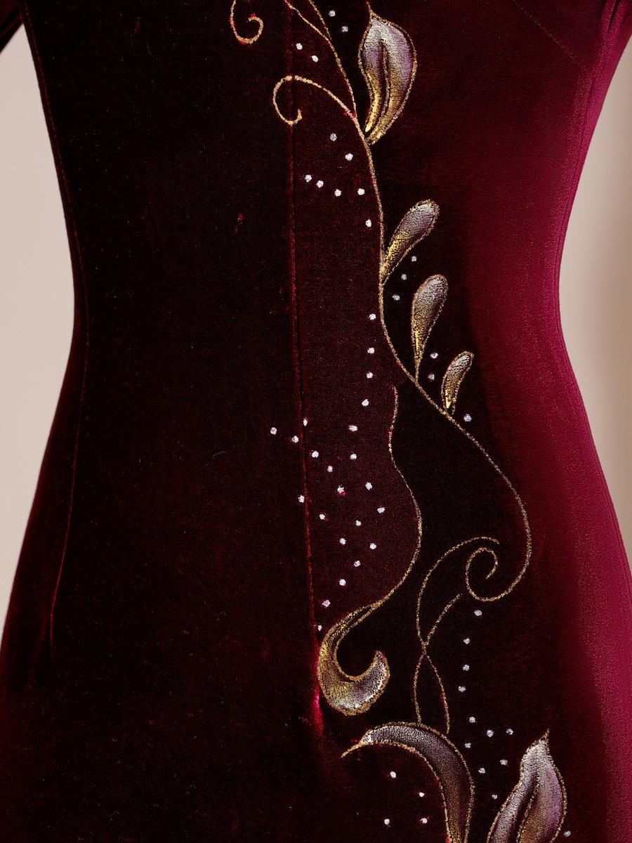 Hong Yun 2024 Embroidered New Slim-fit Improved Velvet Cheongsam Dress plus size Happy Mother Wedding Dress Long Happy Mother-in-law