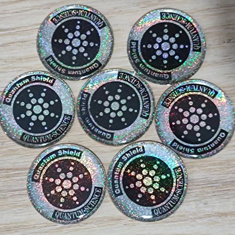 Включает внешнюю упаковку, наклейка на телефон с отрицательными ионами, золотой и серебряный цвет, цена за единицу включает упаковку, наклейка на телефон против радиации