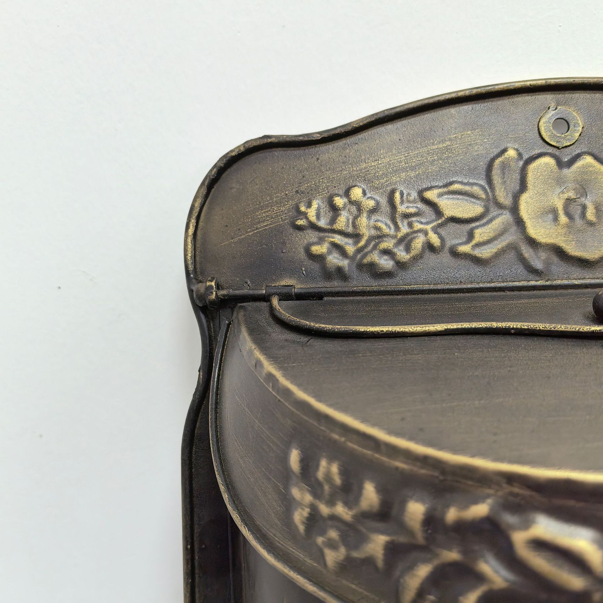 Lewei Cross-Border Retro Mailbox Courtyard Outdoor Decoration Black Gold Metal Iron Wall Hanging Mailbox Creative Mailbox