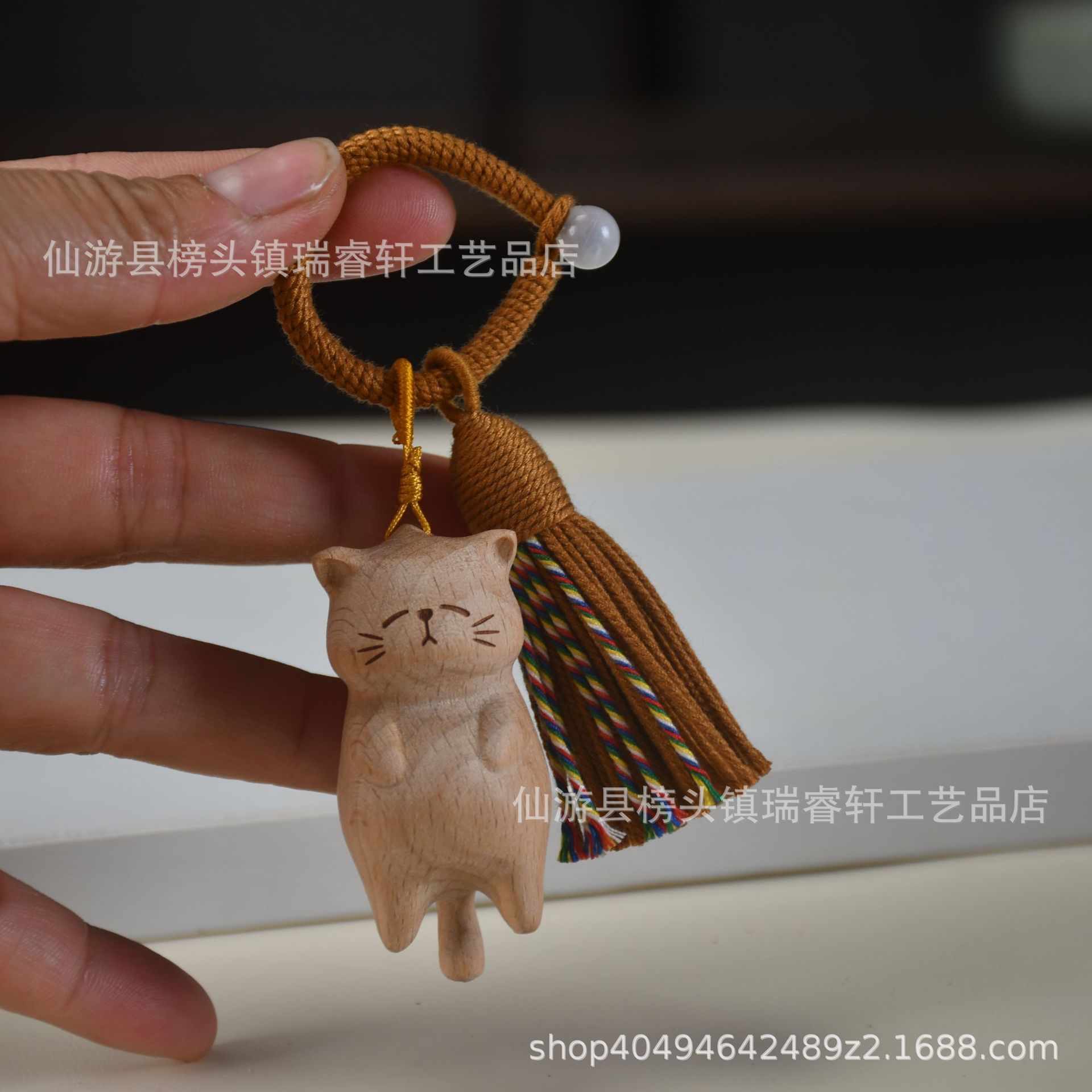 Manufacturer Wholesale Beech Wood Broken Cat Keychain Lucky Cat Bag Pendant Cartoon Handle Accessories Accessories Pendant
