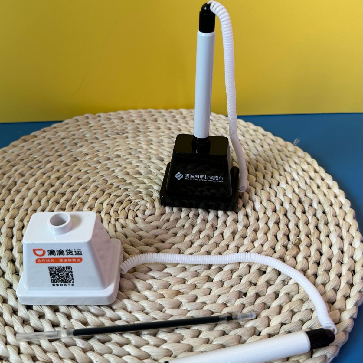 Square seat T012 factory wholesale bank counter pen window water-based pen fixed upright gel pen four-sided printing