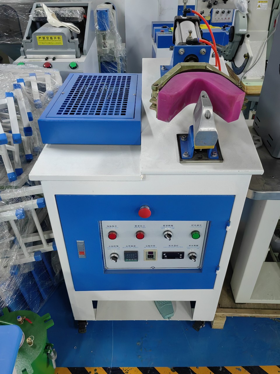 Прямые поставки заводской машины для установки верхней части каблука с малой печью