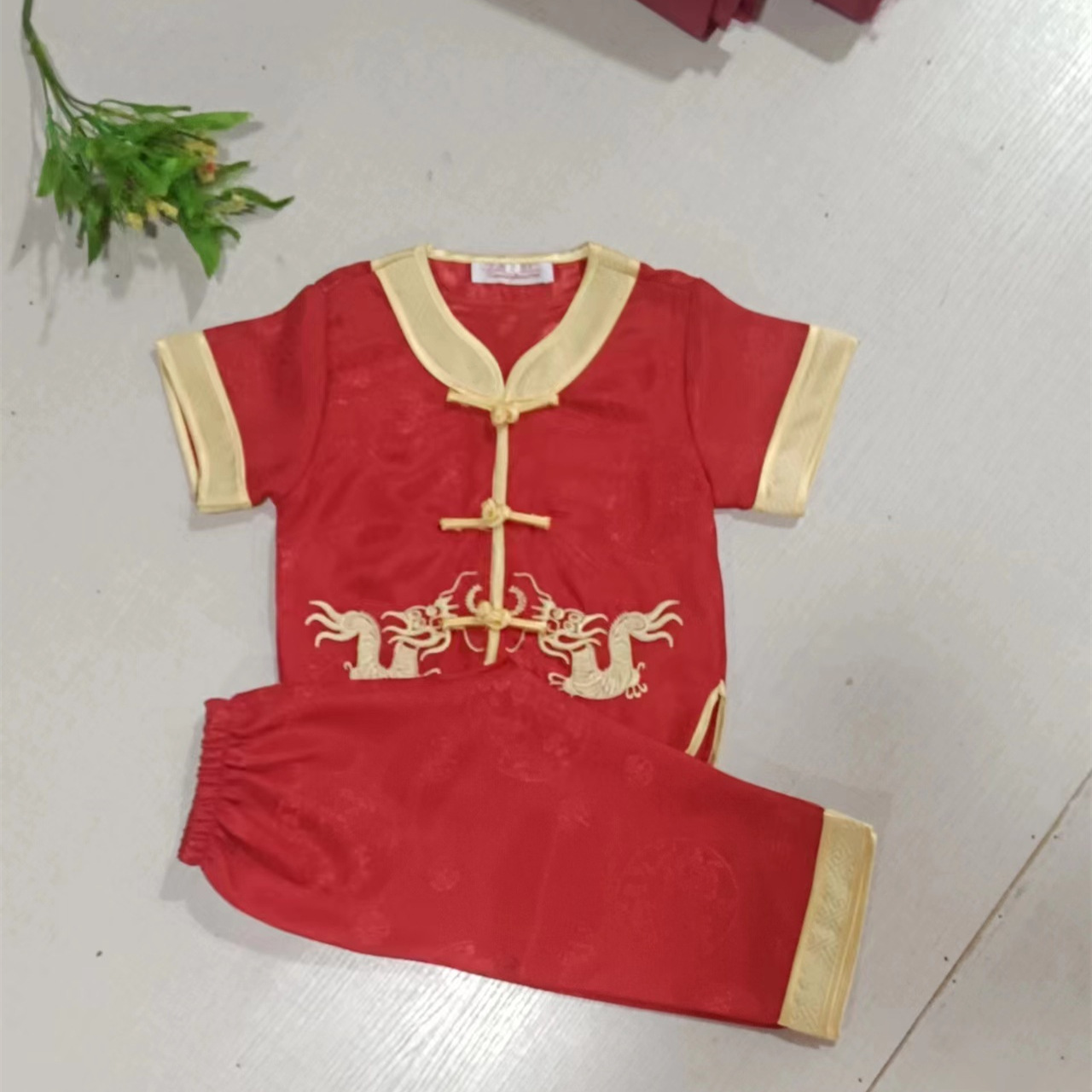 Вышитый дракон, детский костюм Танг, сатиновая рубашка с коротким рукавом и брюки, этнический костюм для выступлений