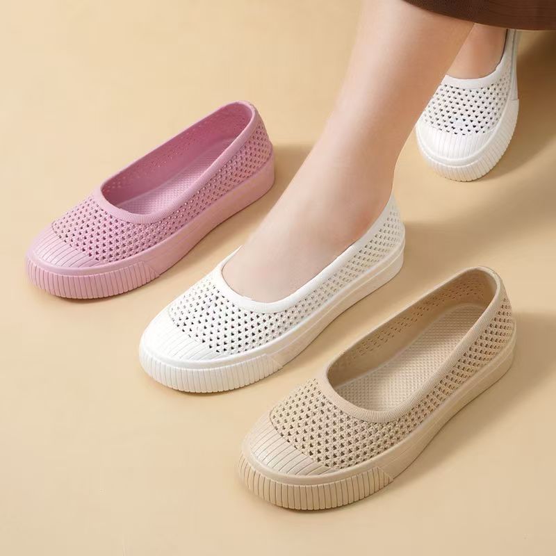 Cross-border summer soft bottom comfortable middle-aged and elderly mother plastic sandals Baotou breathable waterproof hollow hole shoes wholesale