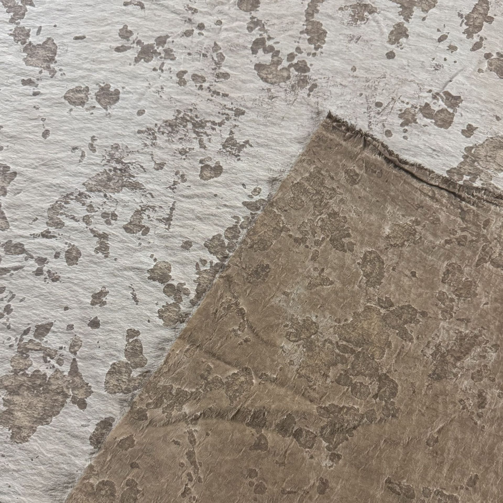 Dry Silk drysilk18mm Silk Brocade Crepe Mulberry Silk Dry Soft Waxy Silk Blended Texture Sense Style Fabric