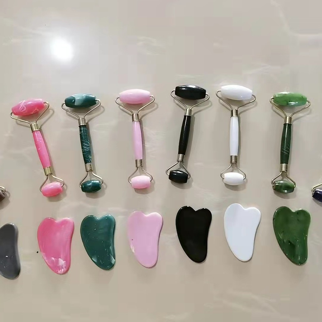 Resin Roller massage wheel Jade push massage instrument face jade roller massager set with scraping plate