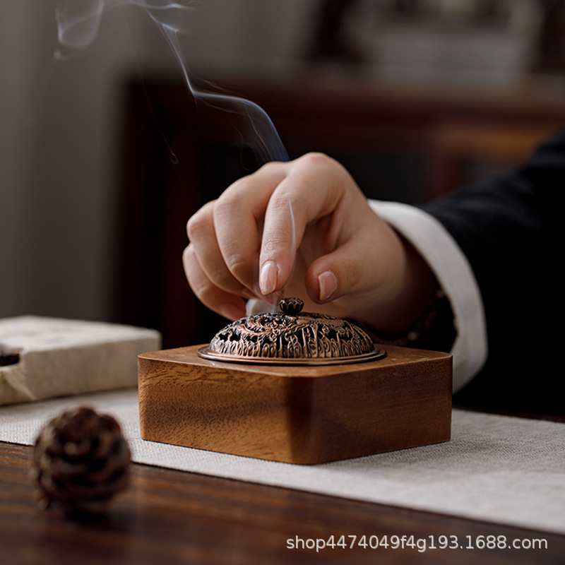 Walnut Zen Tea Ceremony Incense Stove Household Ornaments Chinese-style Indoor Aquilarum Incense Aromatherapy Hollow with Lid Incense Insertion Bottom