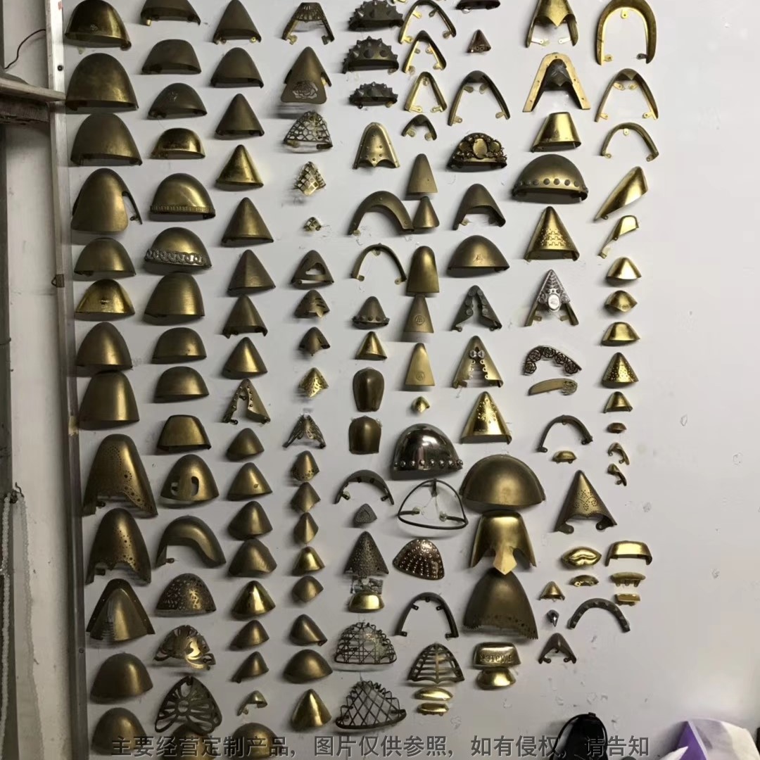 Производитель поставляет штампованные медные накладки для обуви, пряжки, цветы, детали штамповки каблуков, материалы и аксессуары Jindaw