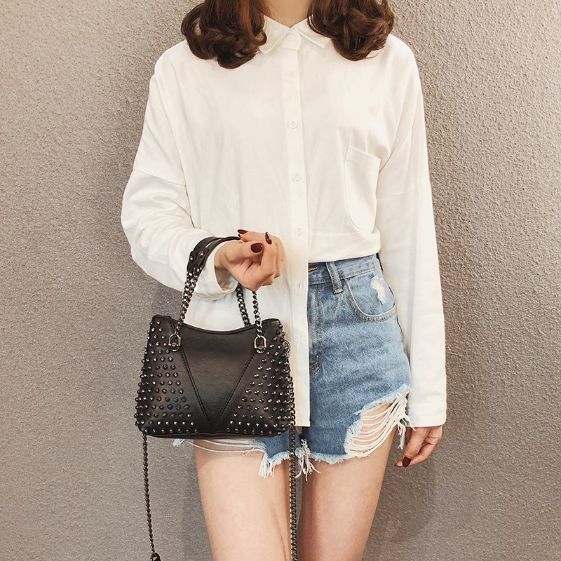 Internet Celebrity Small Bag Women's 2020 New ins All-match Texture Portable Shoulder Crossbody Bag Distinctive Rivet Chain Bag