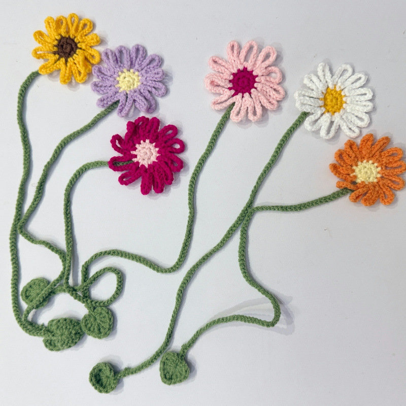 Чисто ручная работа: вязанные ромашки, гребешок, четырехлистный клевер, тюльпаны, закладки, шершавая занавеска, ремешки, маленькие подвески