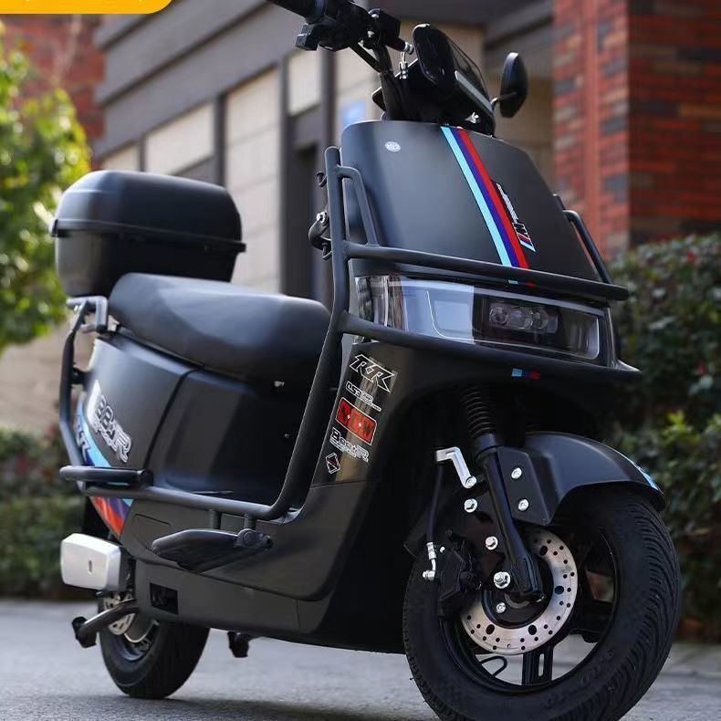 Long battery life big cool cow 3000 watt 2025 new 96V electric car 72V double disc pedal electric motorcycle