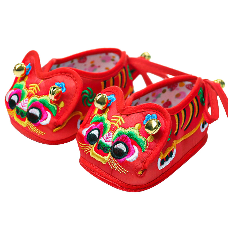 Embroidered Handmade Tiger Head Shoes for Men and Women, Soft-Soled Shoes for Infants and Toddlers, One Hundred Days Old, Folk Tiger Shoes
