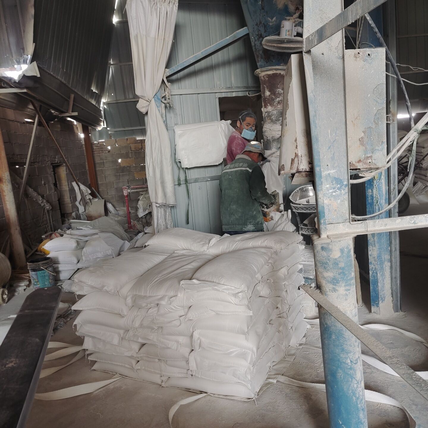 Wholesale Heavy-Duty Calcium Carbonate Powder with High Whiteness for Latex Paint, Paint, Floor Tiles, and Putty Powder from the Source Manufacturer