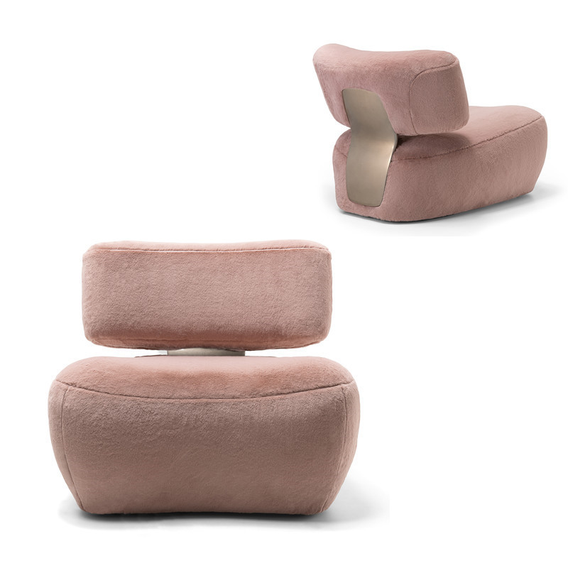 Небольшое кресло для отдыха в минималистичном скандинавском стиле для маленькой квартиры