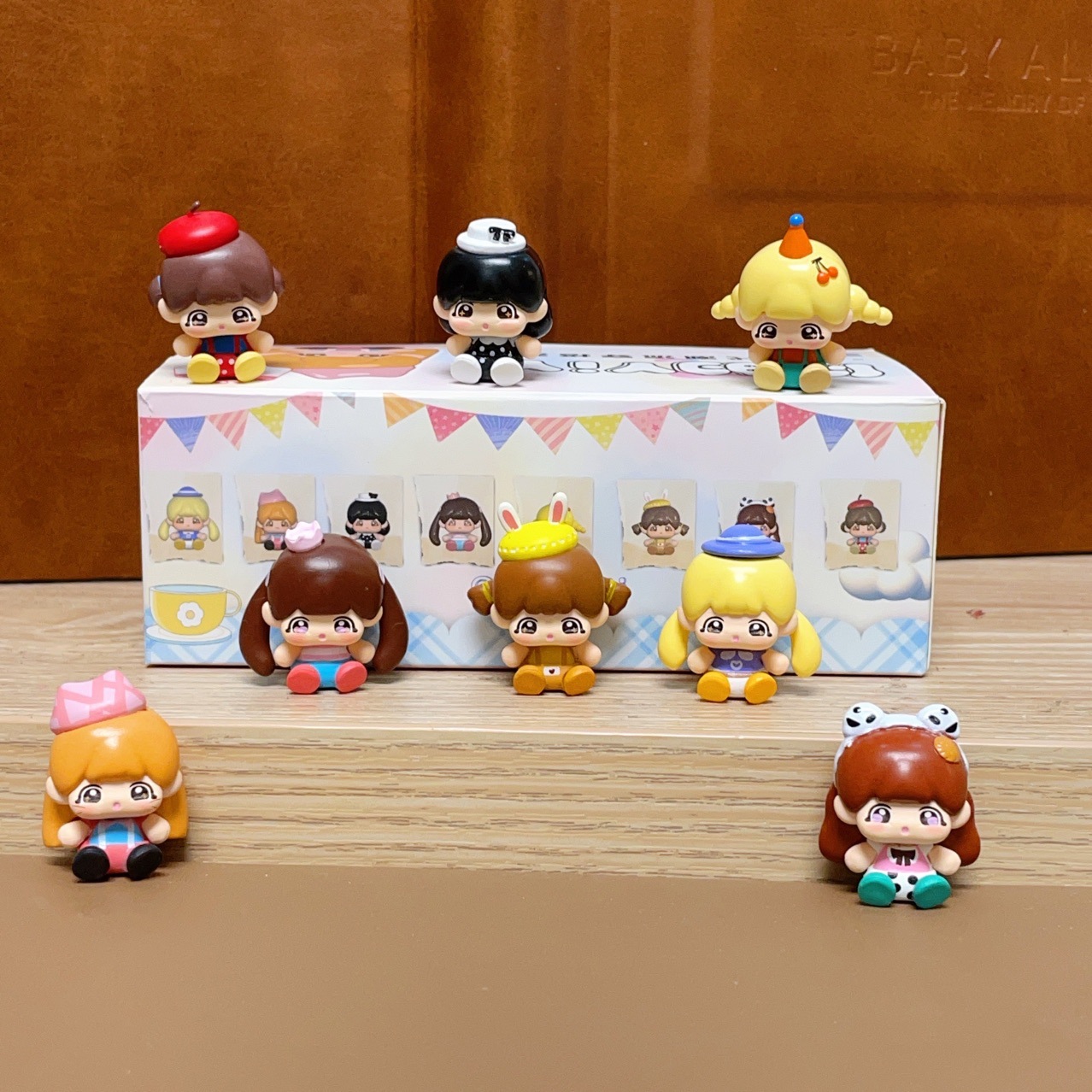 Genuine blind box tide play wholesale "your YiYi" trend wear series a box of 10 boxes a set of 8