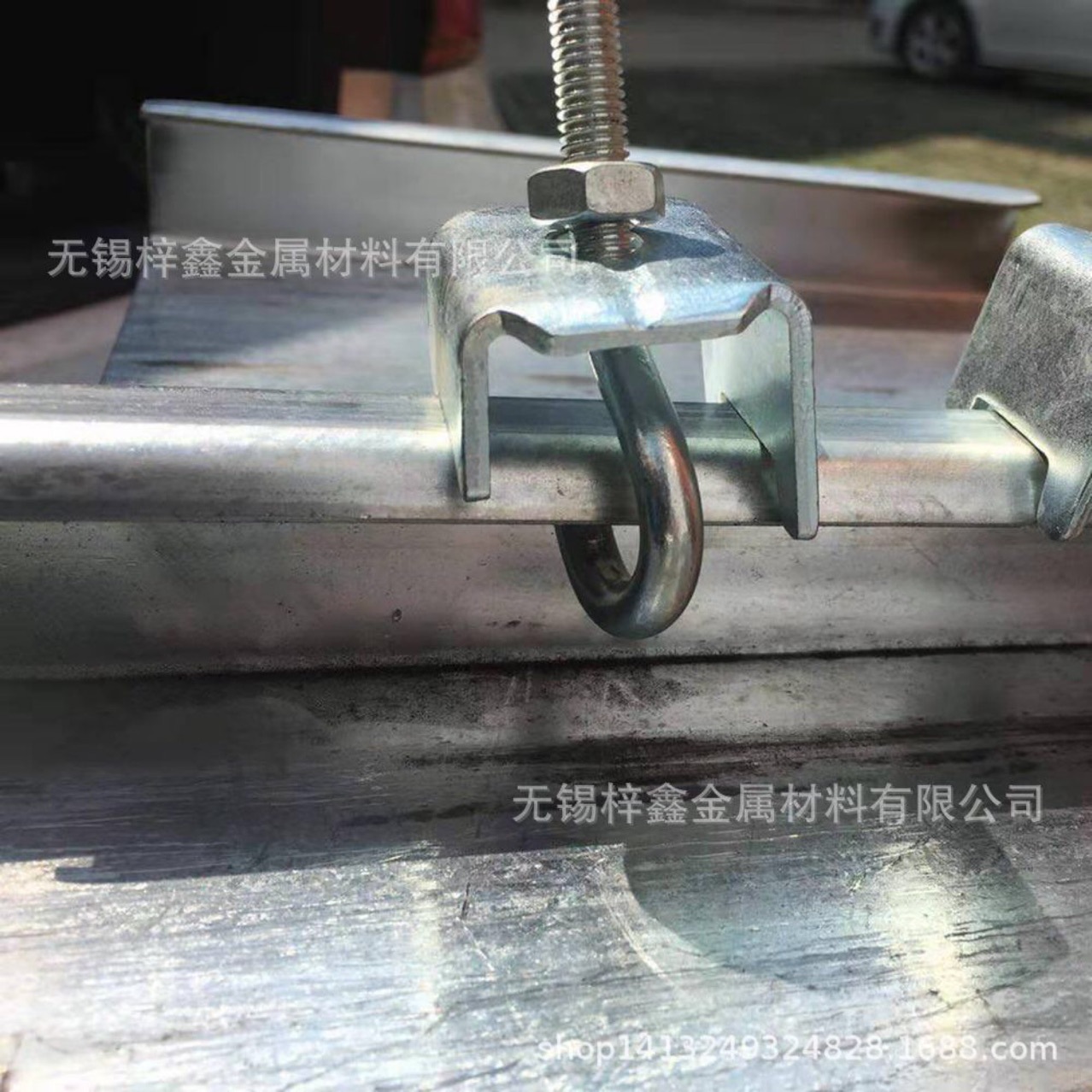 Manufacturers GB shelf floor buckle floor hook slot hook shelf buckle layer plate buckle galvanized