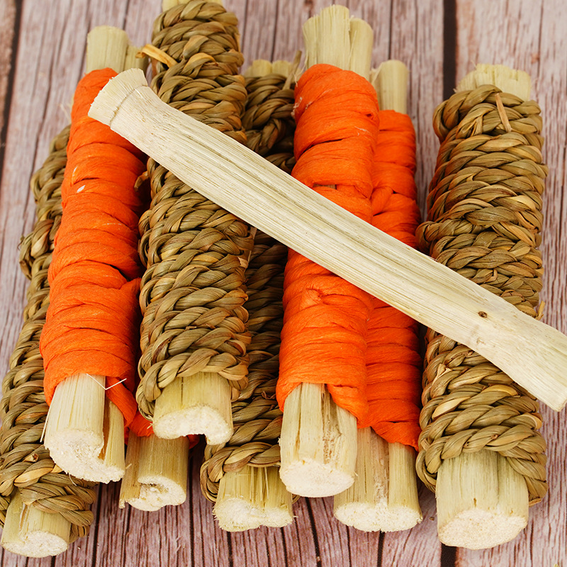 Factory wholesale pet straw sweet bamboo roll rabbit Chinchilla Dutch pig squirrel molars snack toy
