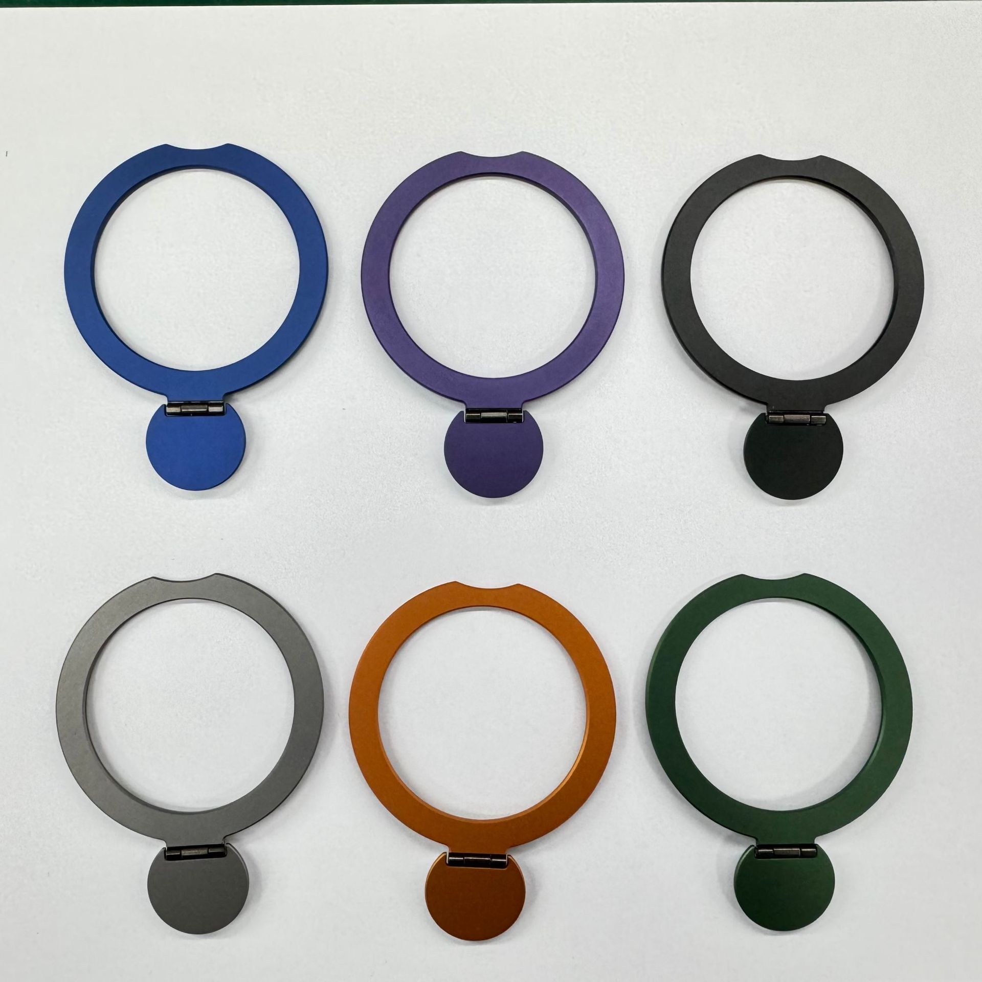 New wholesale 360 ° rotating fulcrum ring buckle stand mobile phone portable magnetic desktop mobile phone stand metal