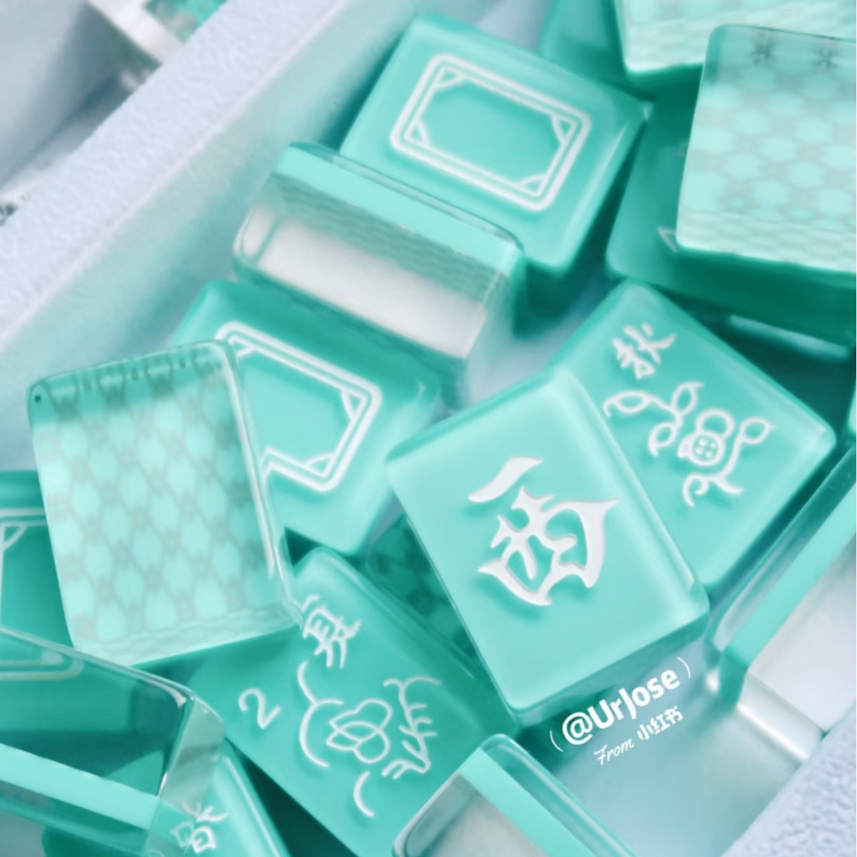 Customized Acrylic Mini Mahjong Entertainment and Play Small Mahjong Travel Home Portable Hand Rub Mahjong