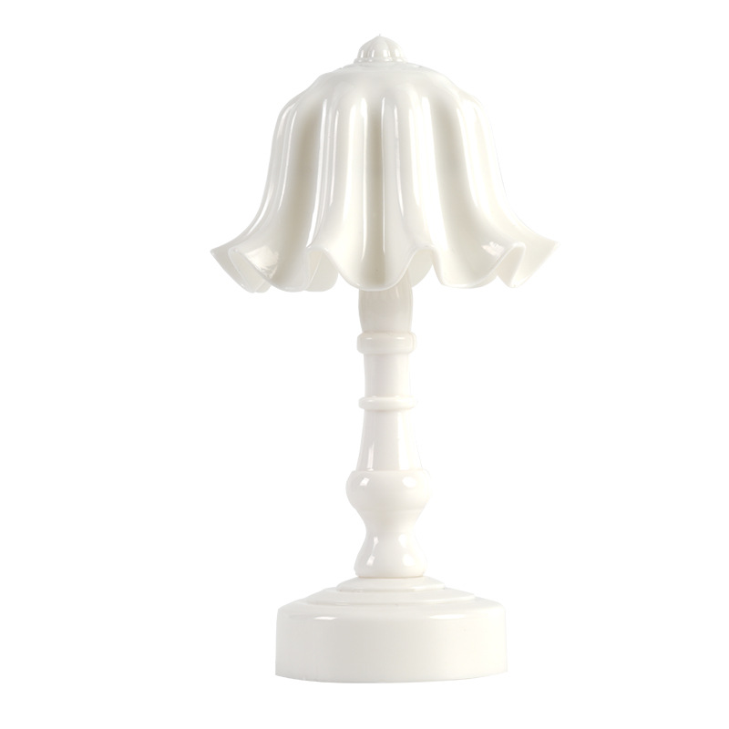 Cross-border European-style fine-grain small table lamp retro LED night light small palace lamp bedside bedroom decoration decoration atmosphere lamp