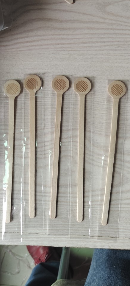 Disposable clean and environmentally friendly special-shaped stirring rods of various sizes support various packages of 0g0