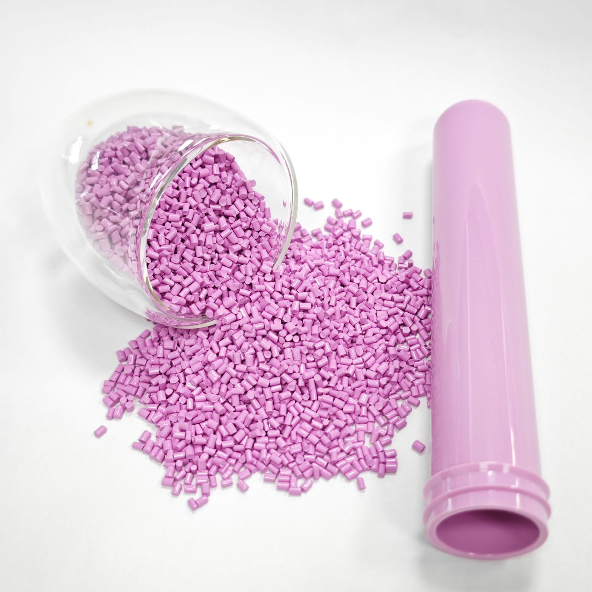 Various Colors of Pet Bottle Color Masterbatch for Disinfectant Bottles, Cosmetic Bottles, Beverage Bottles, Food Packaging Bottles, Color Masterbatch Manufacturer for Color Mixing