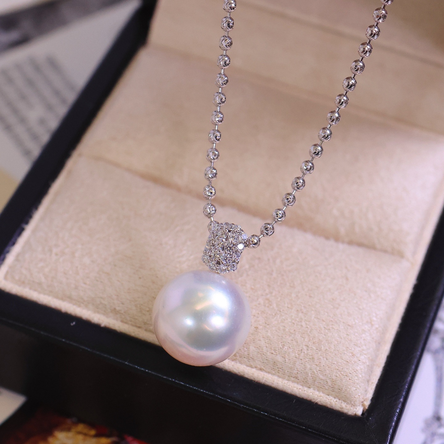 Platinum Pt900 Accessories Simple Pendant White Zirconia Pavé Picture with 12-13mm Beads Chain Not Included