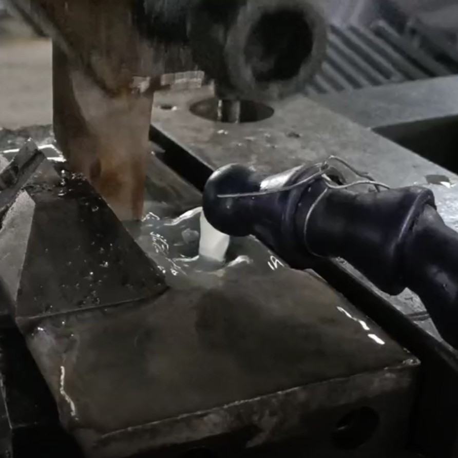 Environmental Protection Water Soluble Quenching Fluid 7203 Guorun Lubricating Oil Cutting Fluid Can Set Rapid Cooling CNC Machine Tool