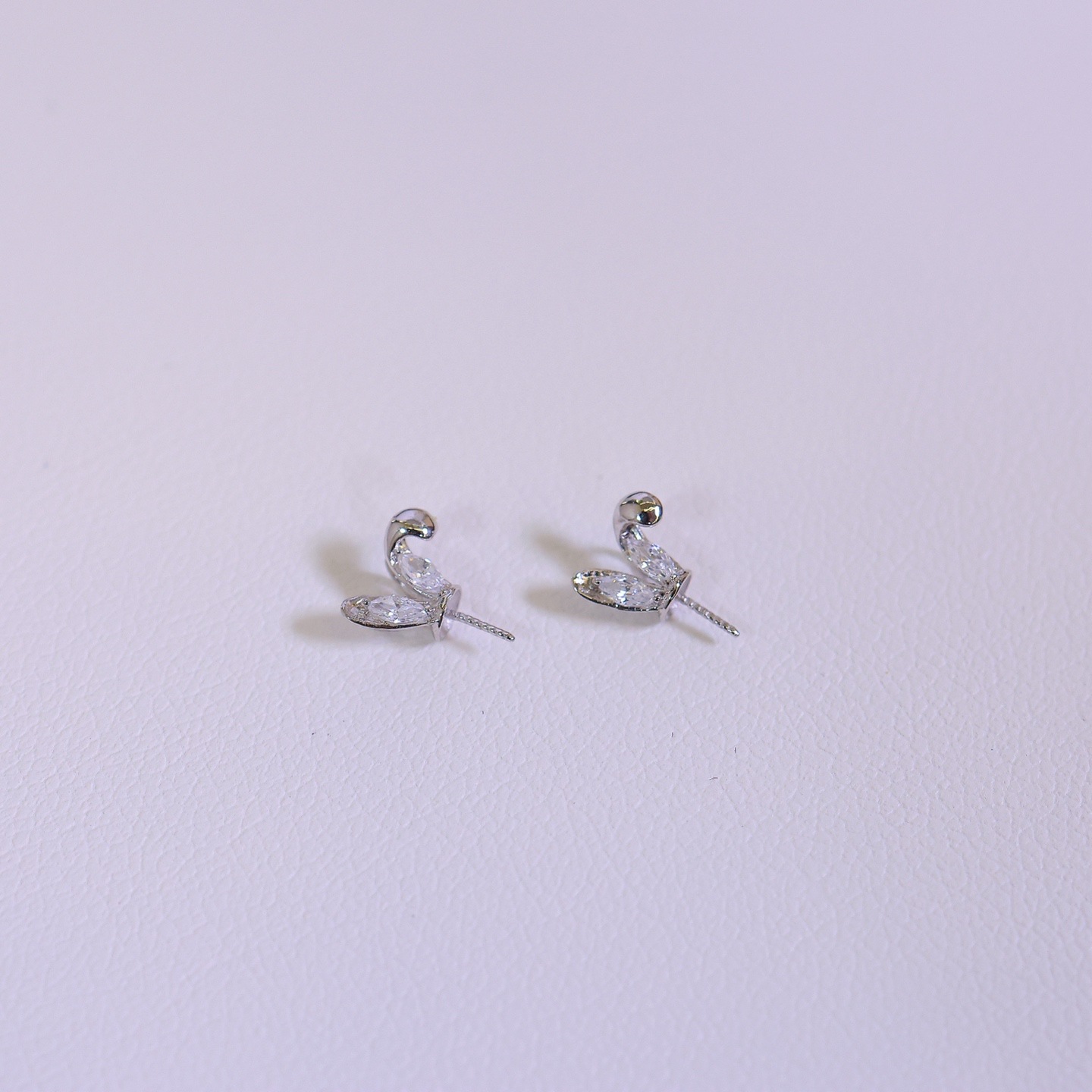 Platinum Pt900 Accessories Rabbit Ear Design Pendant White Zircon Inlaid with 9-10mm Pearls Without Beads