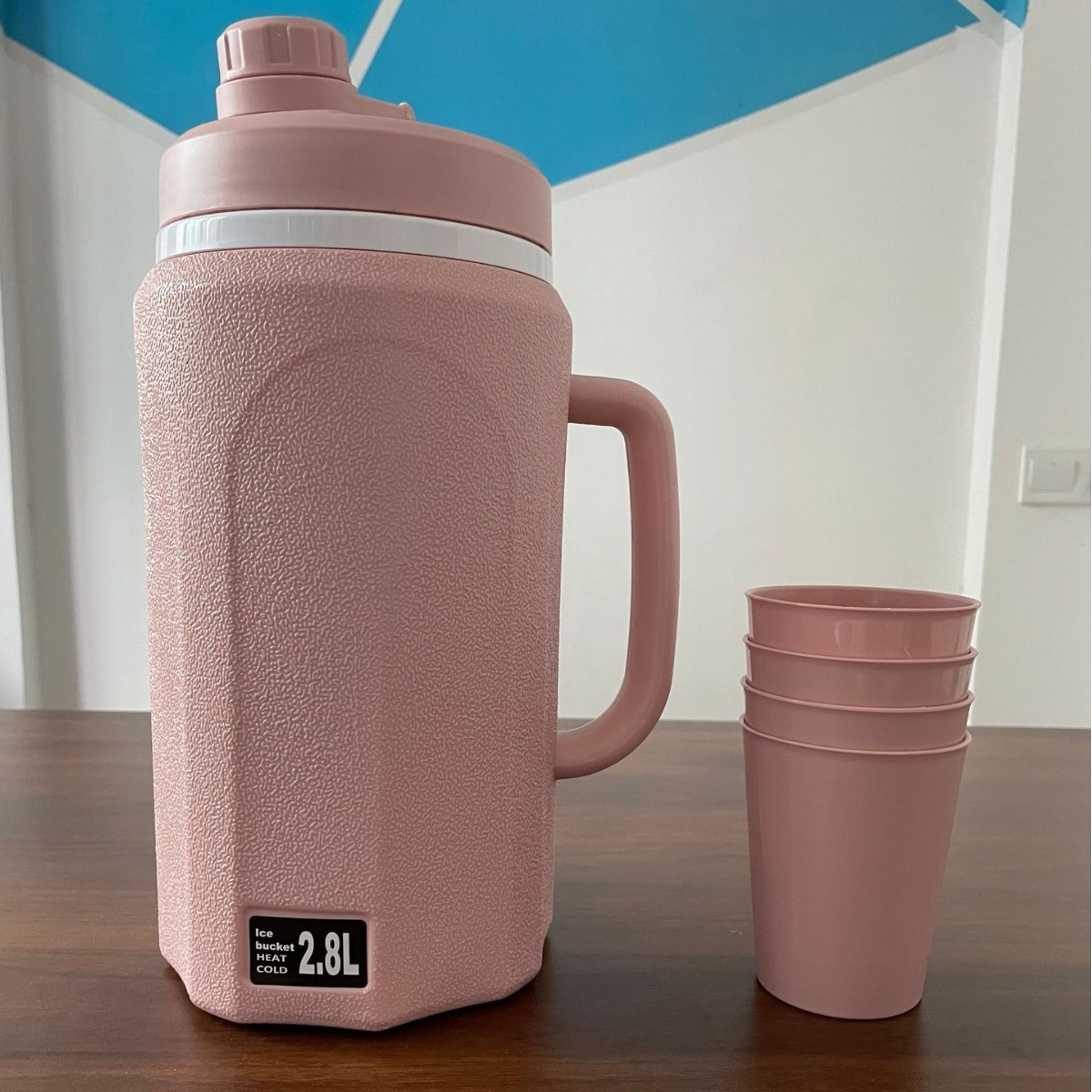 5-piece thermal insulation kettle polyurethane hair plastic household cold kettle with cup source manufacturer 8207