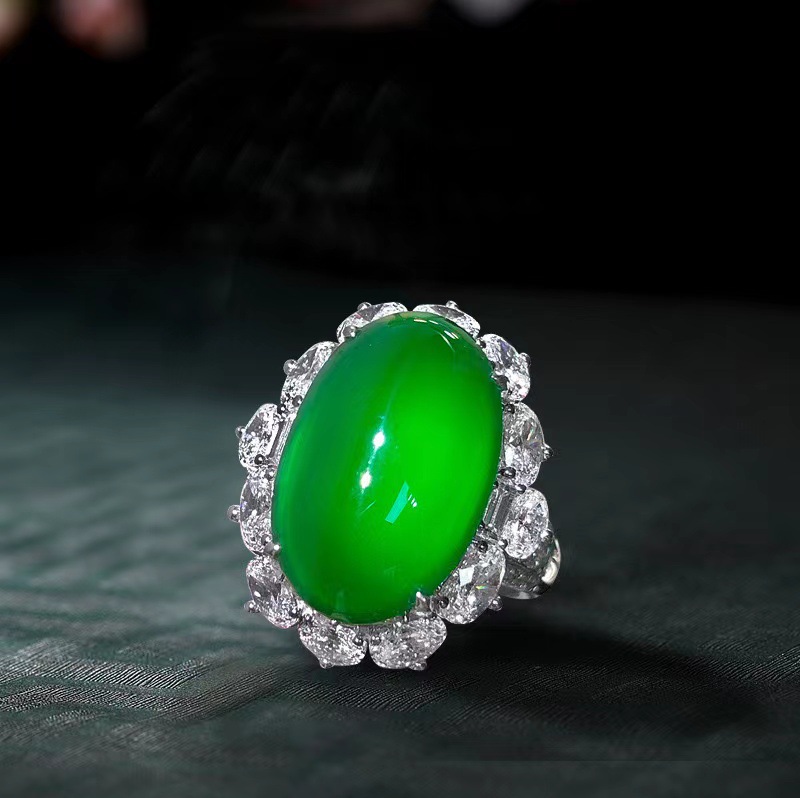 Factory wholesale silver-plated inlaid high ice green chalcedony ladies ring comparable to jade jade jade live gift goods