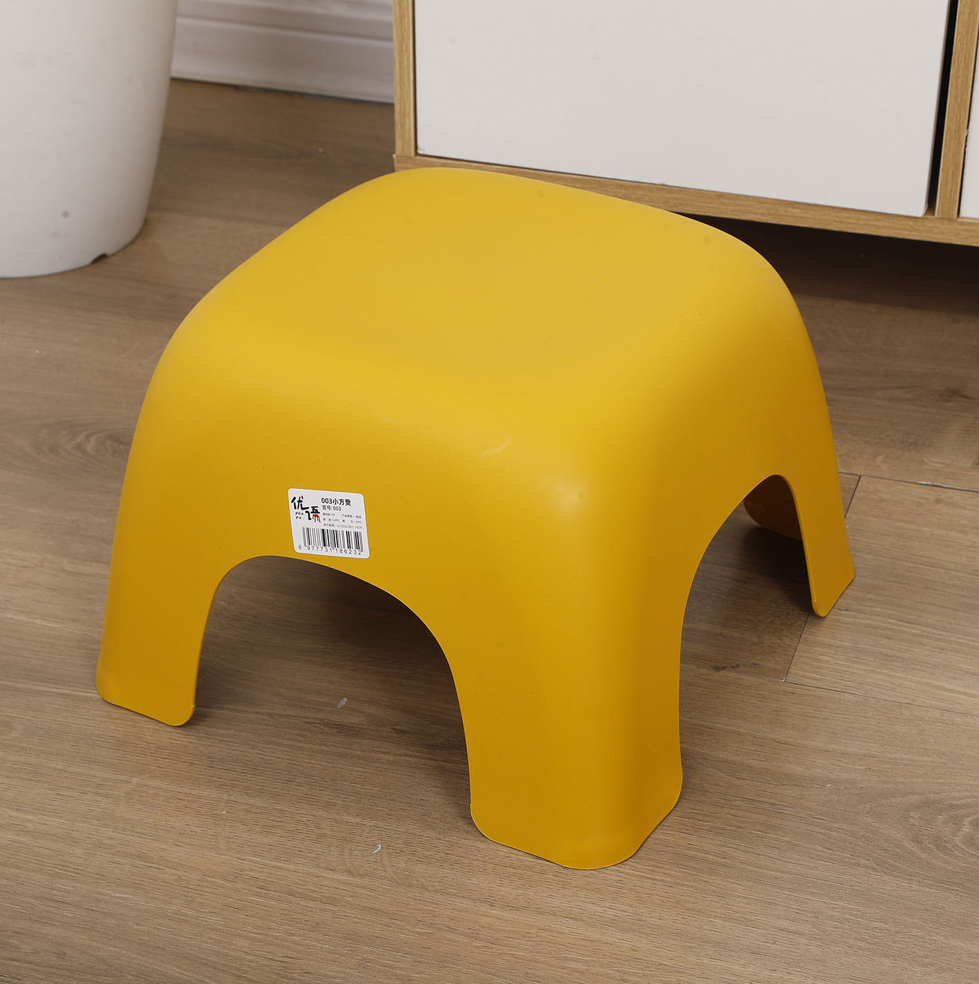 Manufacturer Wholesale Thickened Plastic Stool, Stylish Small Stool for Living Room and Bedroom, Shoe-Changing Stool, Children's Stool