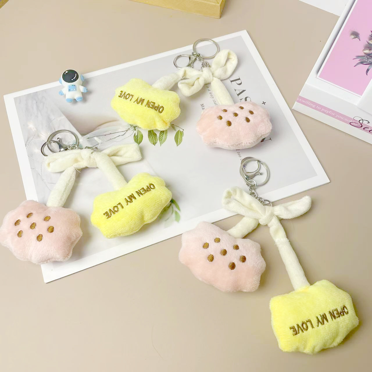 Плюшевый кулон, милый вишневый, стильный брелок с бантом, свежий и милый