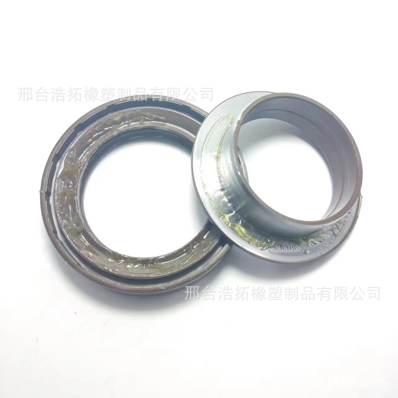 Applicable to jiubaotian L3408 rear axle oil seal 31339-44510 rear axle seal BQ3201E accessories