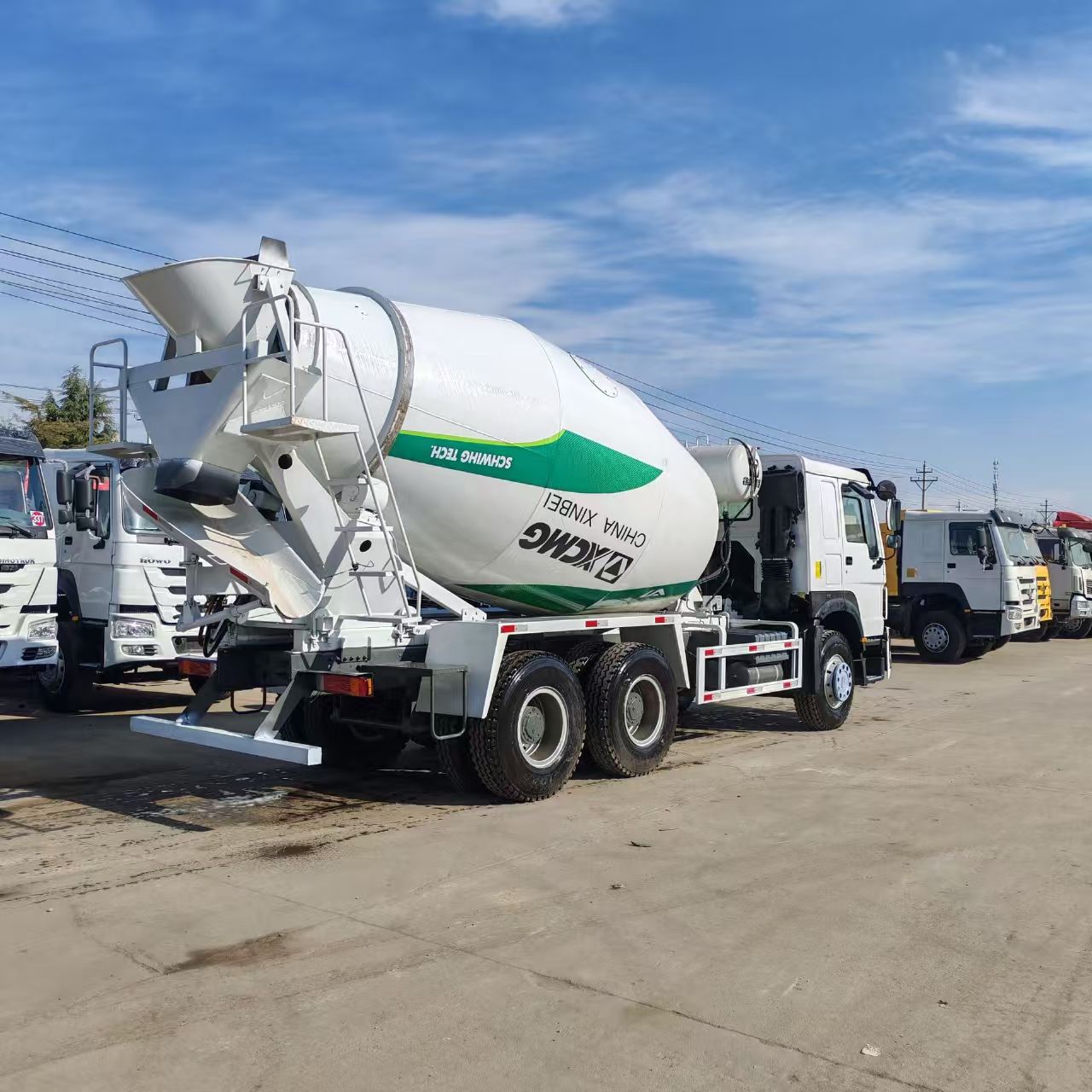 Cross-Border Export of Sinotruk Howo Rear Eight-Wheel Mixing Tank 15 Cubic Meter Concrete Mixer Truck 371--375 Horsepower