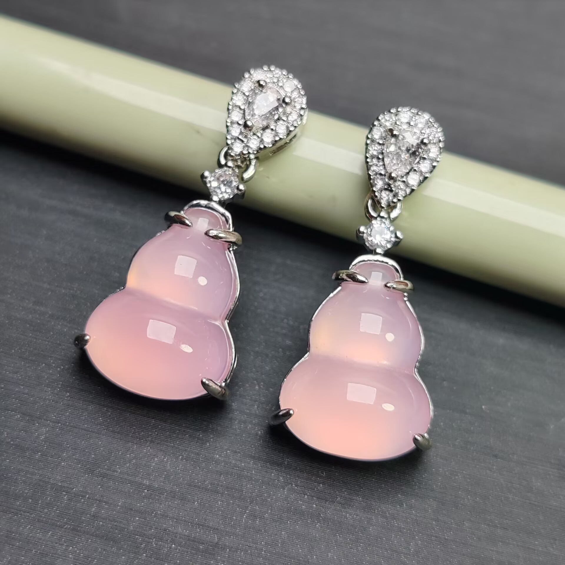 S925 silver needle green chalcedony gourd earring socialite wind green jade gourd ear hook micro set zircon green pith earring earring