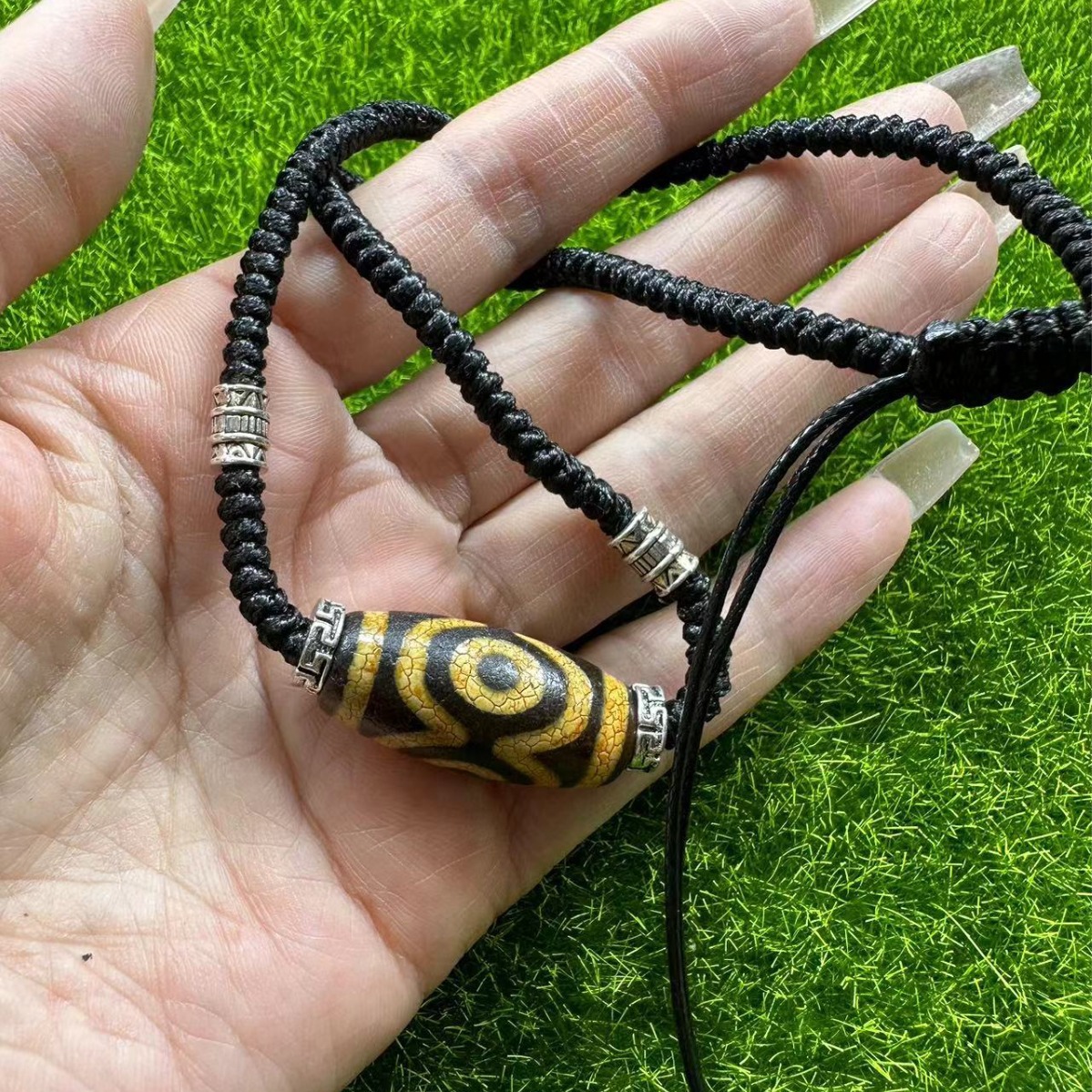 Wholesale Agate Natural Agate Tooth Yellow Three-Eyed Clavicle Beads Loose Beads Bodhi Accessories Pendant Ornaments Factory